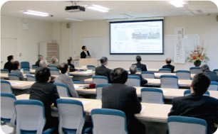 Muroran Institute of Technology has started new businesses in collaboration with local companies. 